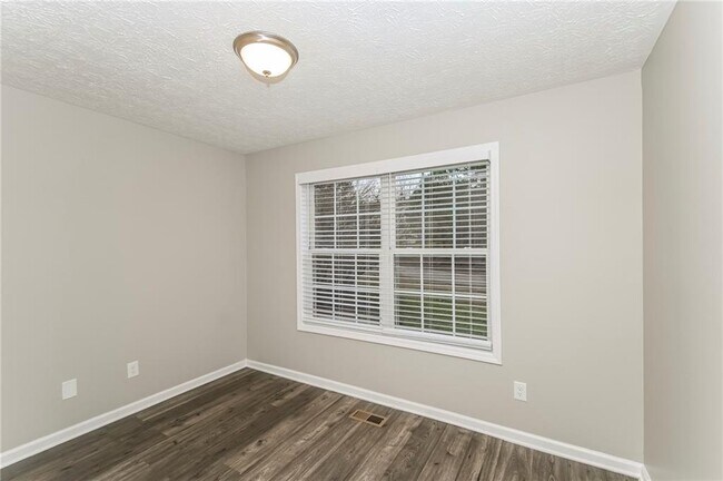 Building Photo - 331 S Red Oak Way