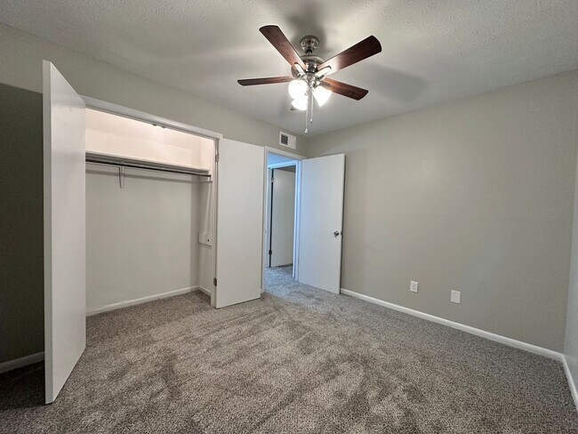 Building Photo - Parkway Apartments – Convenient 2-Bedroom ...