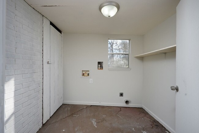 Building Photo - Newly renovated, spacious and versatile house waiting to be a home!