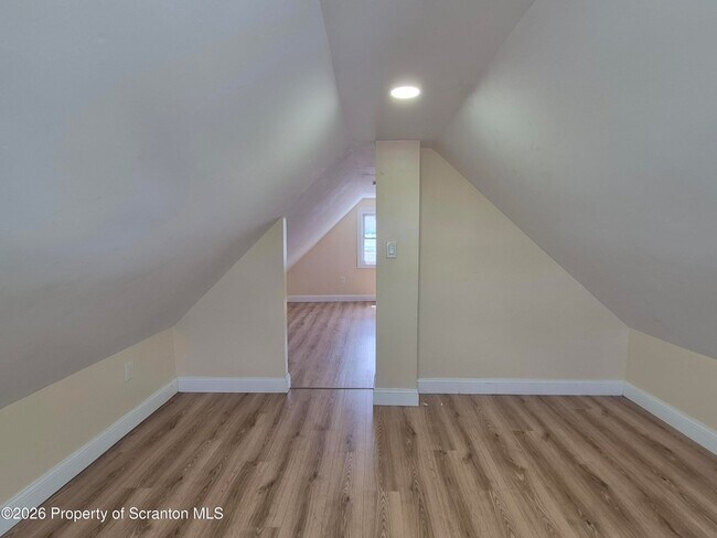 Building Photo - 530 Cayuga St