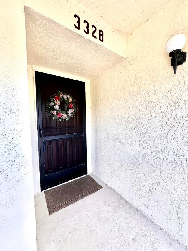 Building Photo - 3328 Lucerne Park Dr