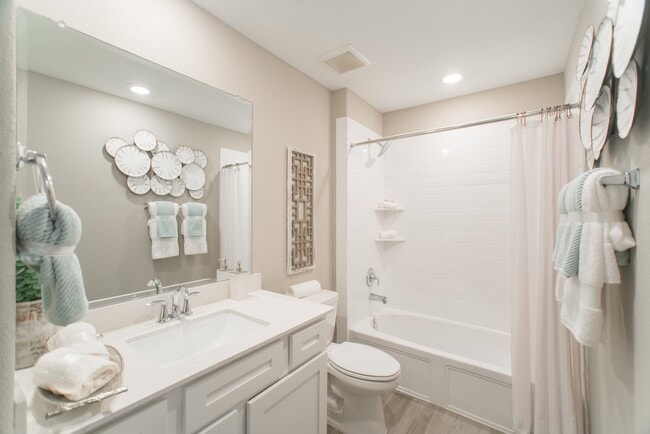 Building Photo - 442 Lake Day Dr