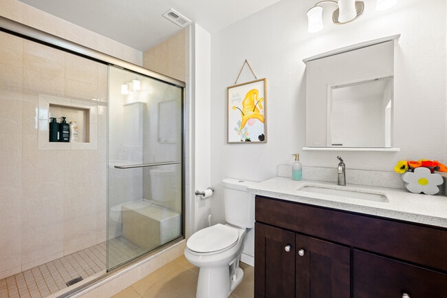 Building Photo - 1250 Stratford Ln