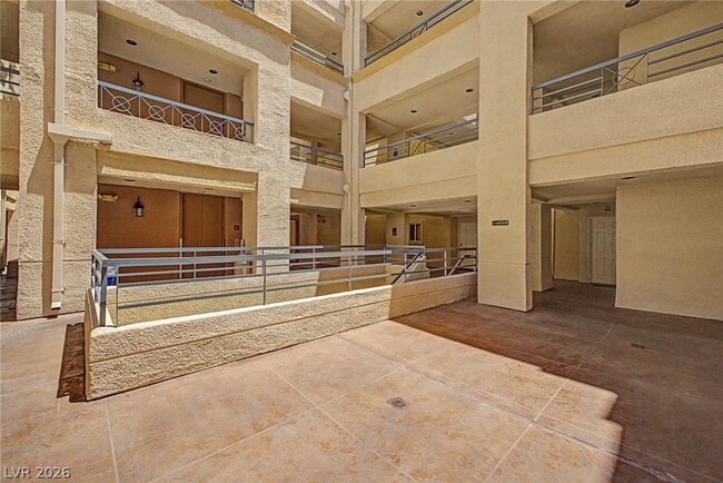 Building Photo - 260 E Flamingo Rd