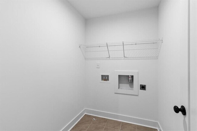 Building Photo - 3376 Macaiva Aly