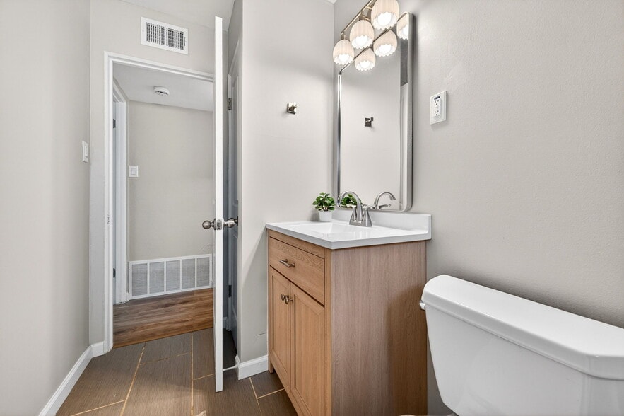 Building Photo - 514 Mariedale Dr