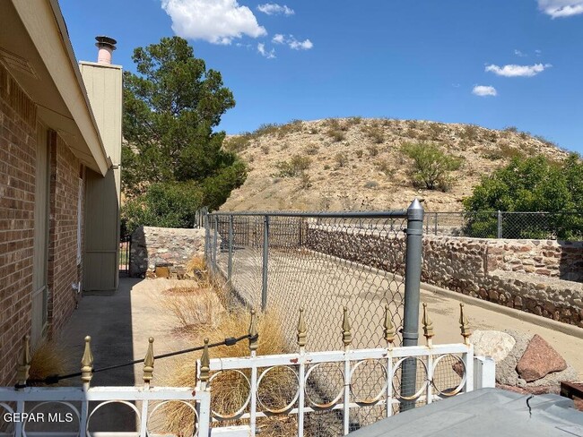 Building Photo - 7641 Paiute Way