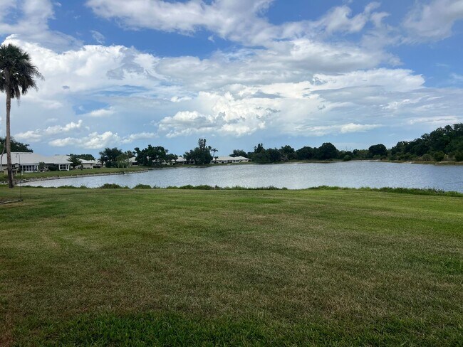 Building Photo - 3018 Sail Pointe Cir