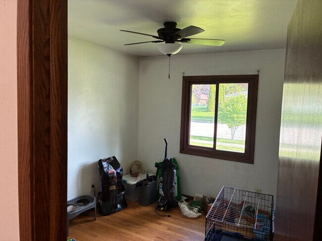 Building Photo - 209 W Cedar St