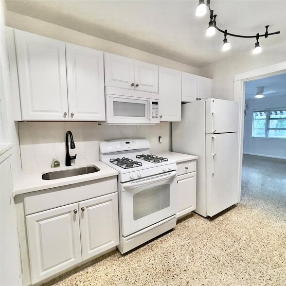 Building Photo - 1614 NE 7th St