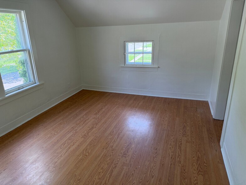 Building Photo - 315 N Maple St