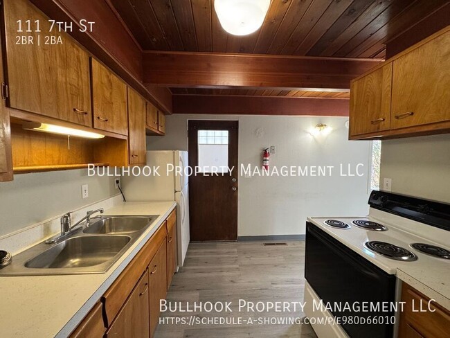 Building Photo - 111 7th St
