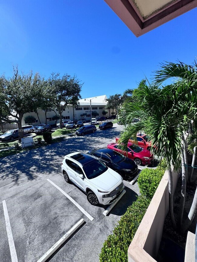 Building Photo - 2451 NE 49th St