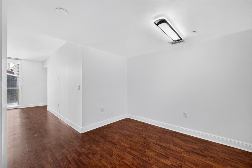 Building Photo - 1250 S Miami Ave