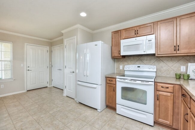 Building Photo - 305 Barrington Farm Ct