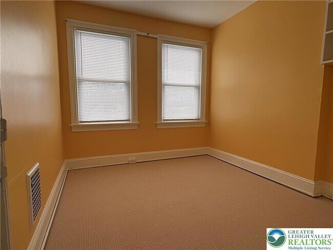 Building Photo - 754 E Washington Ave