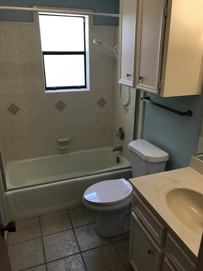 Building Photo - 185 Turkey Run