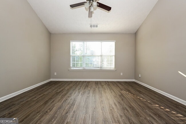 Building Photo - 342 Summit View Dr