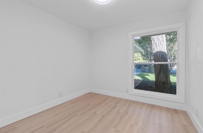 Building Photo - 5506 Salem Walk Dr