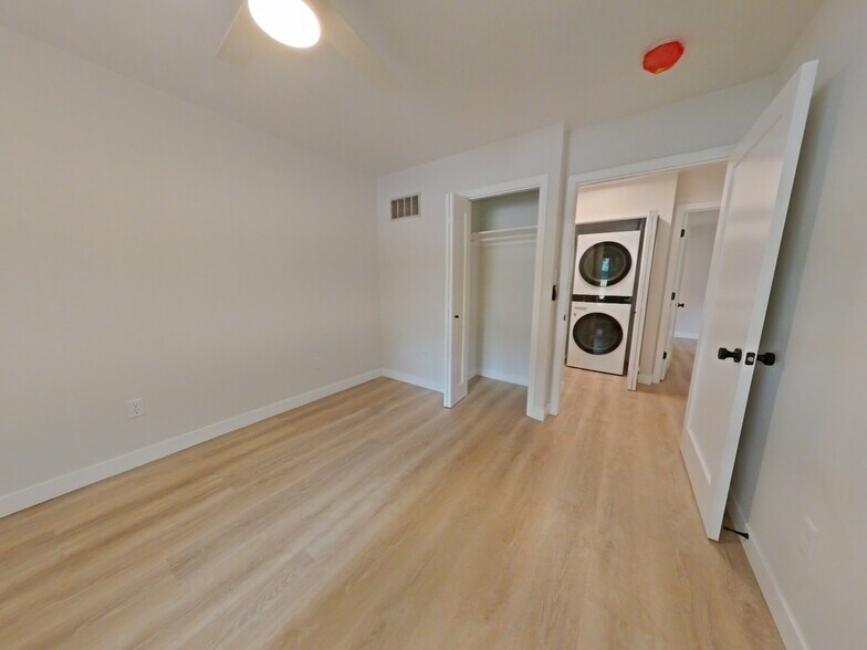Building Photo - 287 Caroline Ave