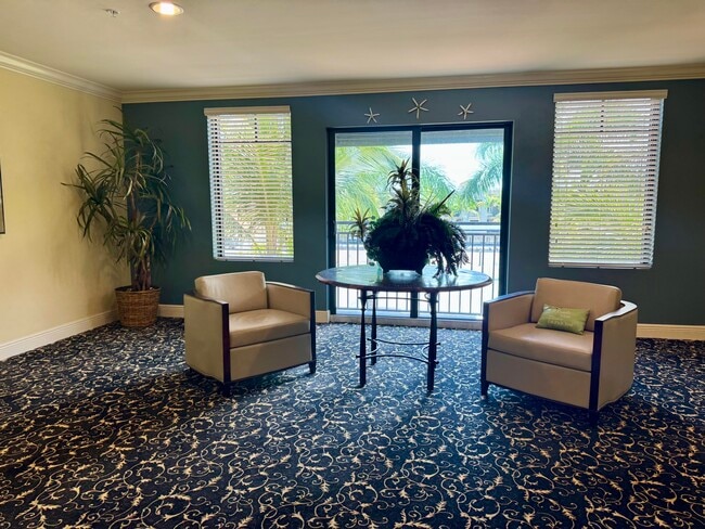 Building Photo - 4905 Midtown Ln