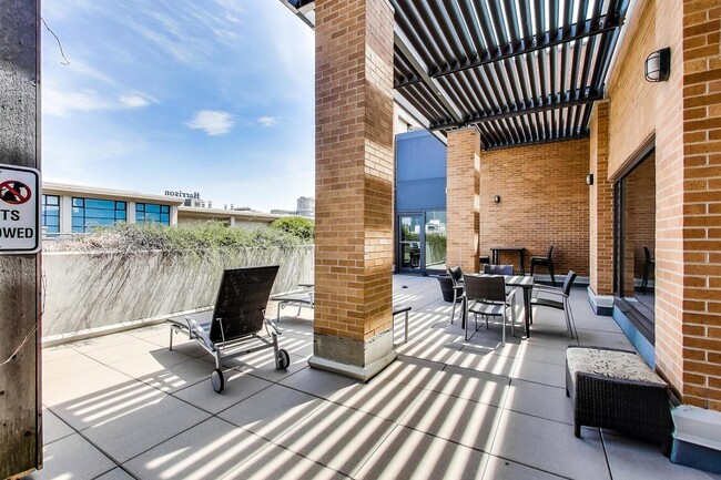 Building Photo - 520 S State St