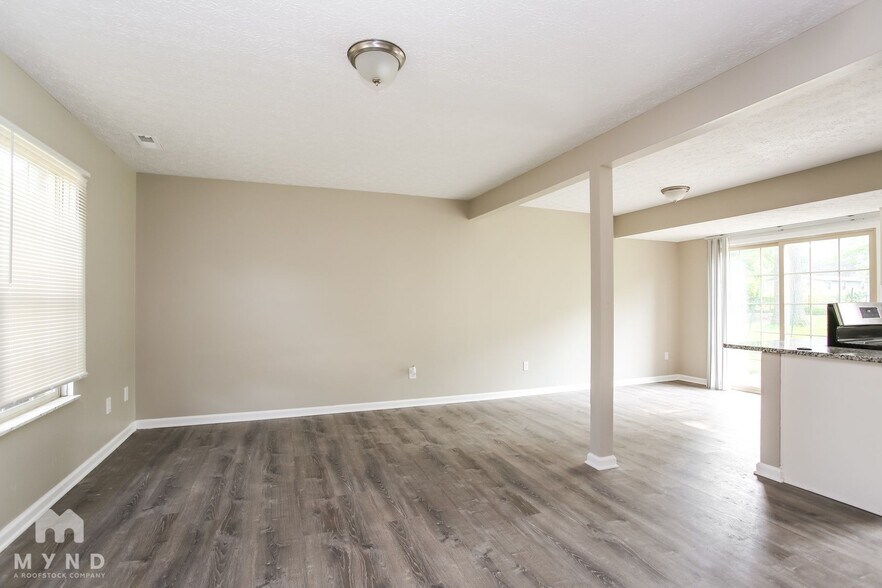 Building Photo - 1500 Manor Dr