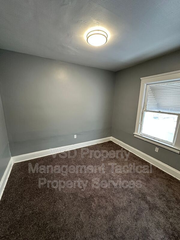 Building Photo - 3651 E 55th St