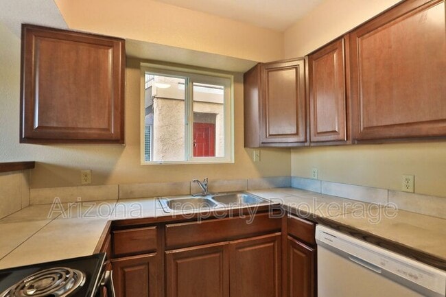 Building Photo - 603 W Rio Salado Pkwy