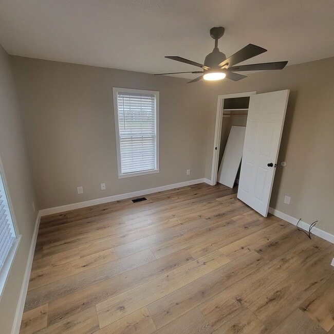 Building Photo - 3/2 Single Family- Full Unfinished Basement- Renovated House