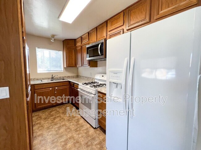 Building Photo - 2504 Gladiola Dr