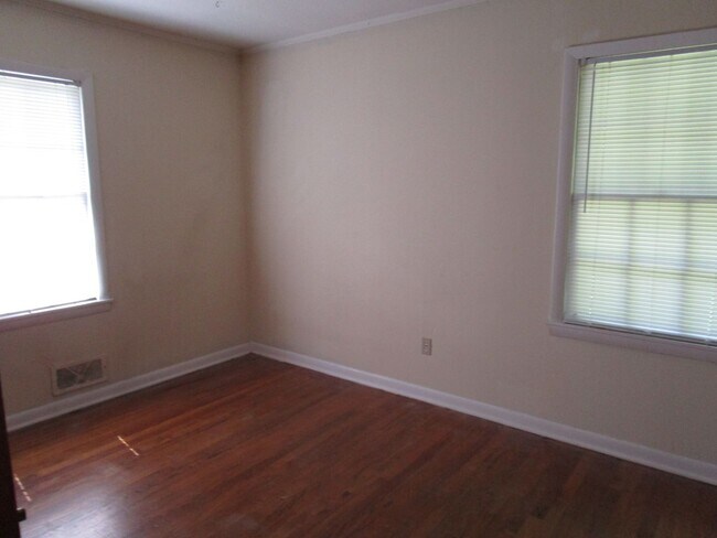 Building Photo - 3 BR, 2 BA House