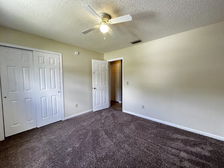 Building Photo - 1159 Radis Pl
