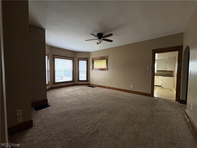 Building Photo - 404 3rd St NW