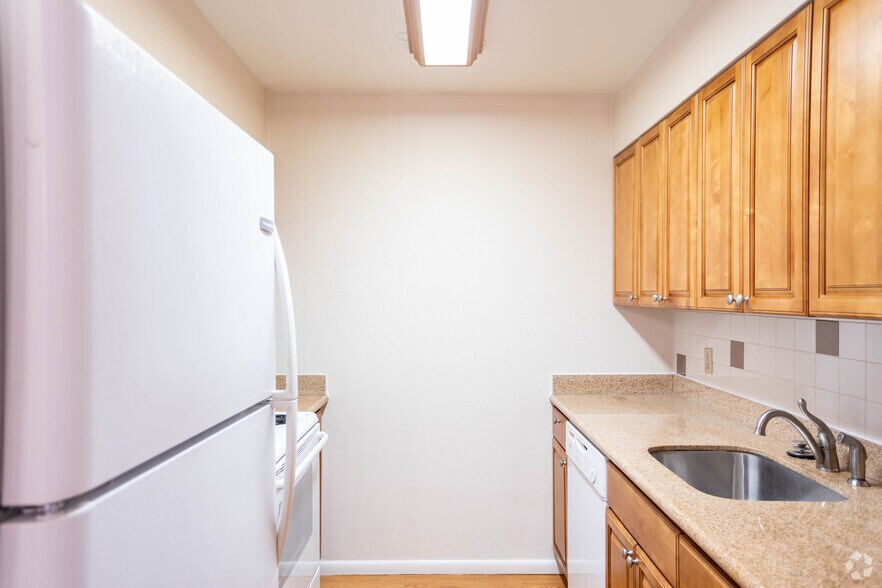 Interior Photo - Maxon Towers