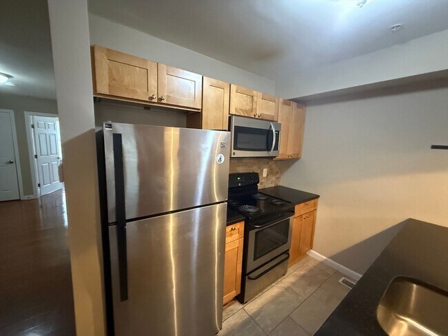 Building Photo - 51 Chelsea St