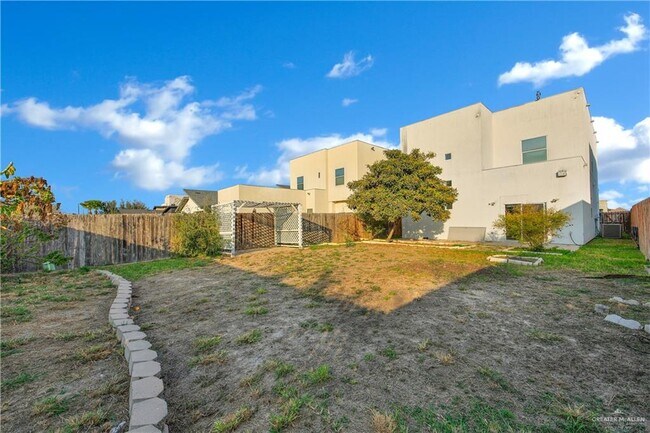 Building Photo - 28 Shalom Dr