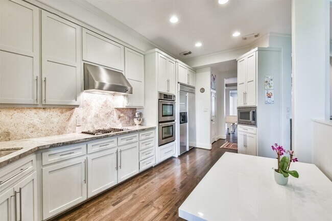Building Photo - 4736 Post Oak Timber Dr