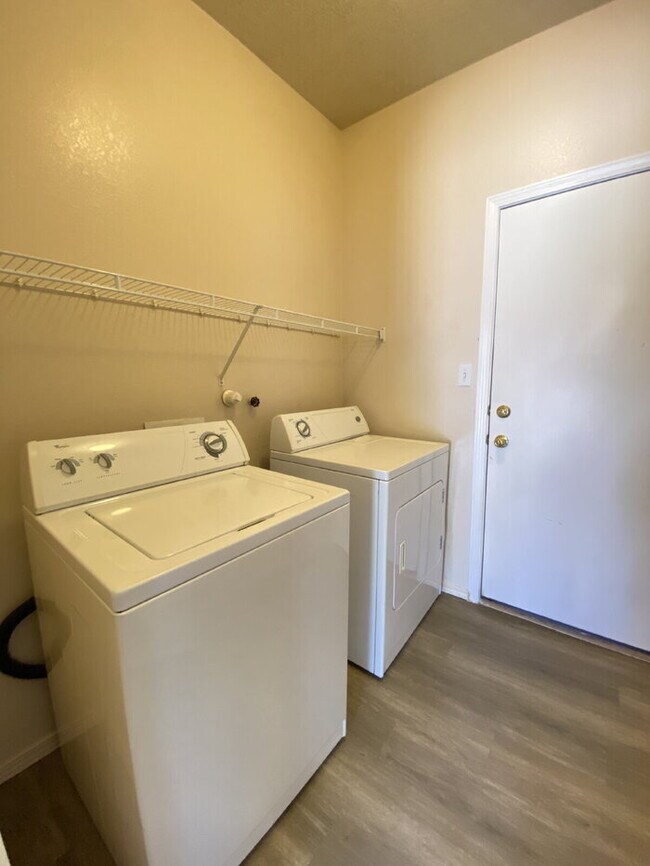 Building Photo - 3 Bedroom/2 Bath in Cabezon Subdivision
