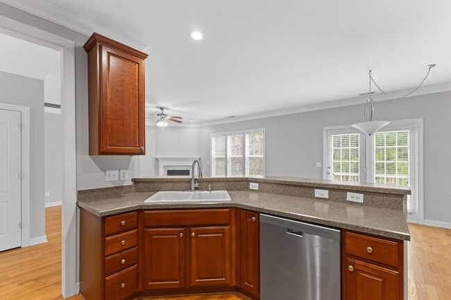 Building Photo - **3bd/2.5ba Townhome in Magnolia Woods**