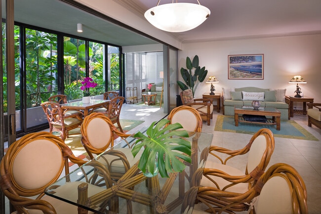 Building Photo - 4999 Kahala Ave