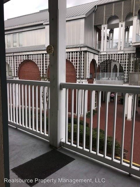 Building Photo - 600 Market St