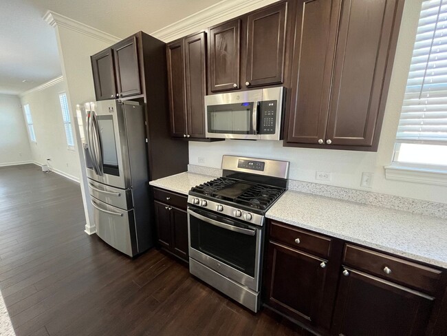 Building Photo - 4 Bedroom, 3.5 Bath Condo in Coveted Spenc...