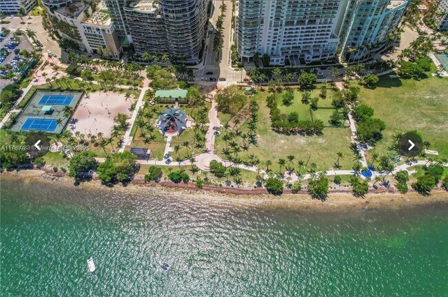 Building Photo - 1900 N Bayshore Dr