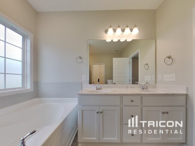 Building Photo - 1007 Cyril Dr