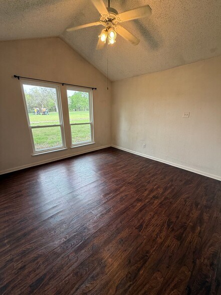 Building Photo - 20 Wildwood Cir