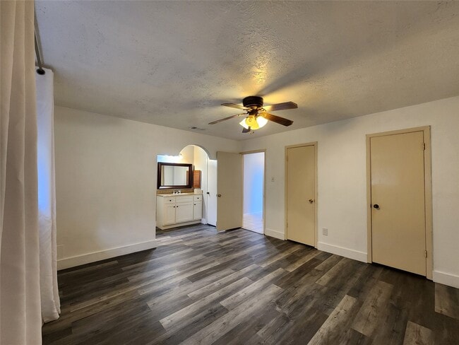 Building Photo - 8327 Bird Run Dr