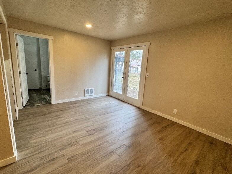 Building Photo - 202 Woodland Rd