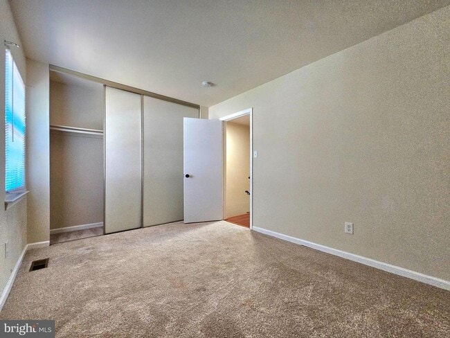 Building Photo - 8561 Southlawn Ct