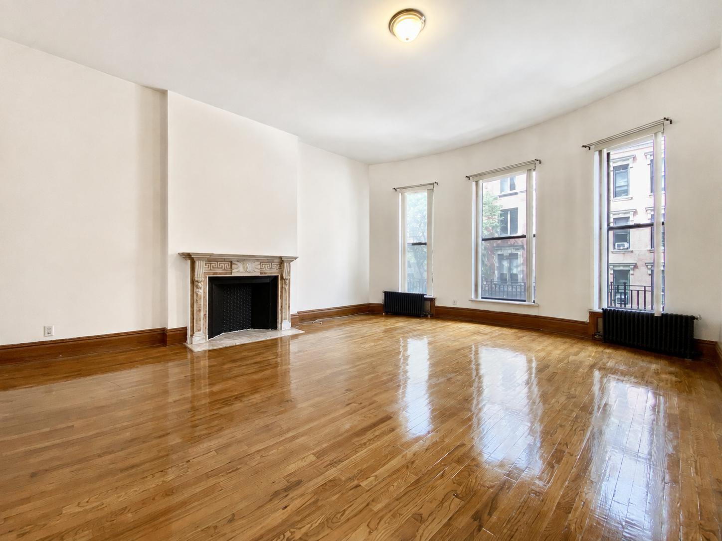 Building Photo - 302 W 107th St